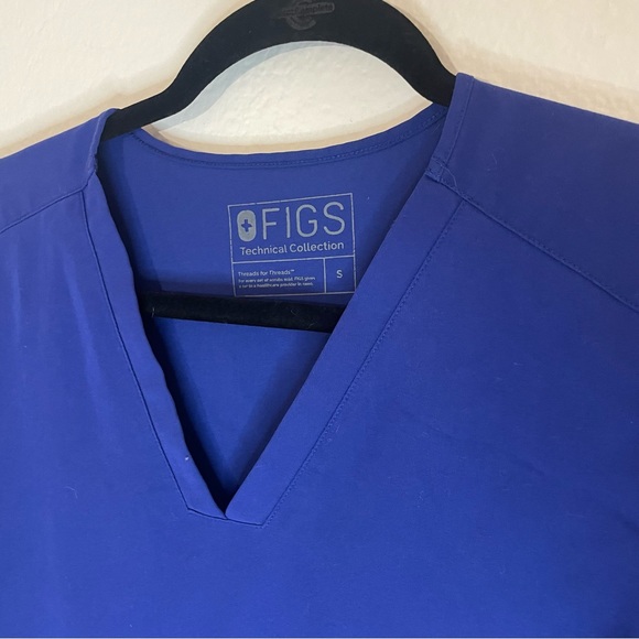 Figs Casma Three Pocket Scrub Top Royal Blue Size Small - Picture 2 of 3